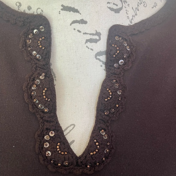 Jones NY long sleeved chocolate brown T with pretty detail on v neck. Size XL. - Picture 2 of 2